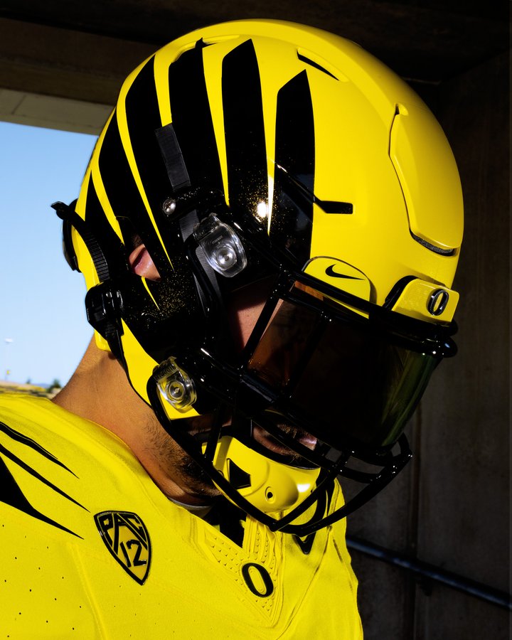 LOOK: Oregon Ducks announce black and yellow jersey combo for Colorado  matchup