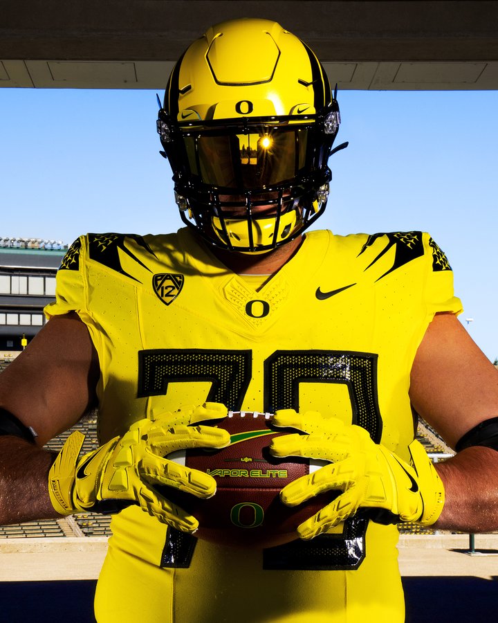 Oregon Football on X: Saturday's uniform: Yellow helmet, jersey