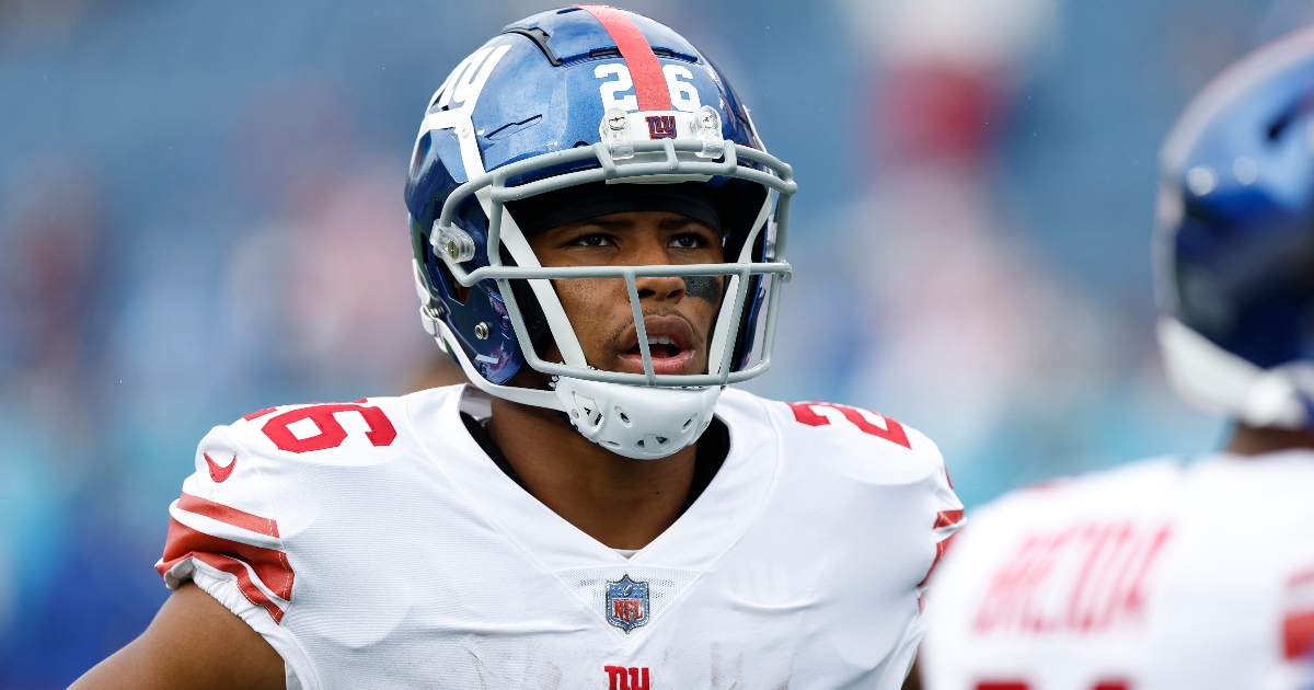 Watch Saquon Barkley Scores Two Point Conversion To Lift Giants To 21