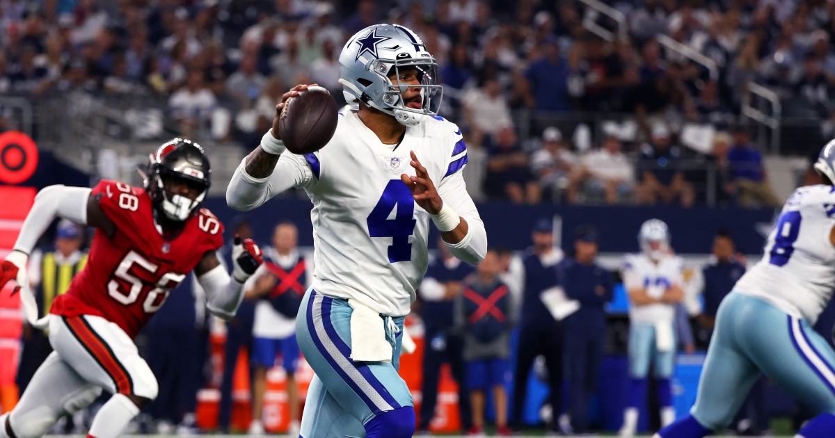 Dallas Cowboys quarterback Dak Prescott fractures thumb in game