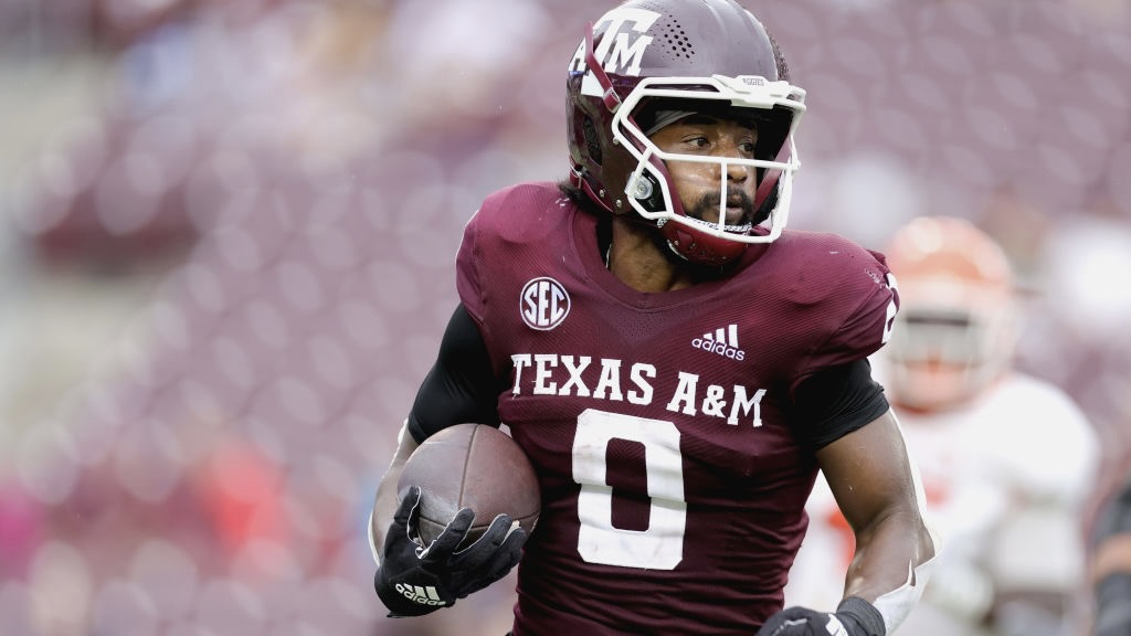 Ainias Smith explains how Texas A&M stayed locked in during Week 1 weather  delay - On3