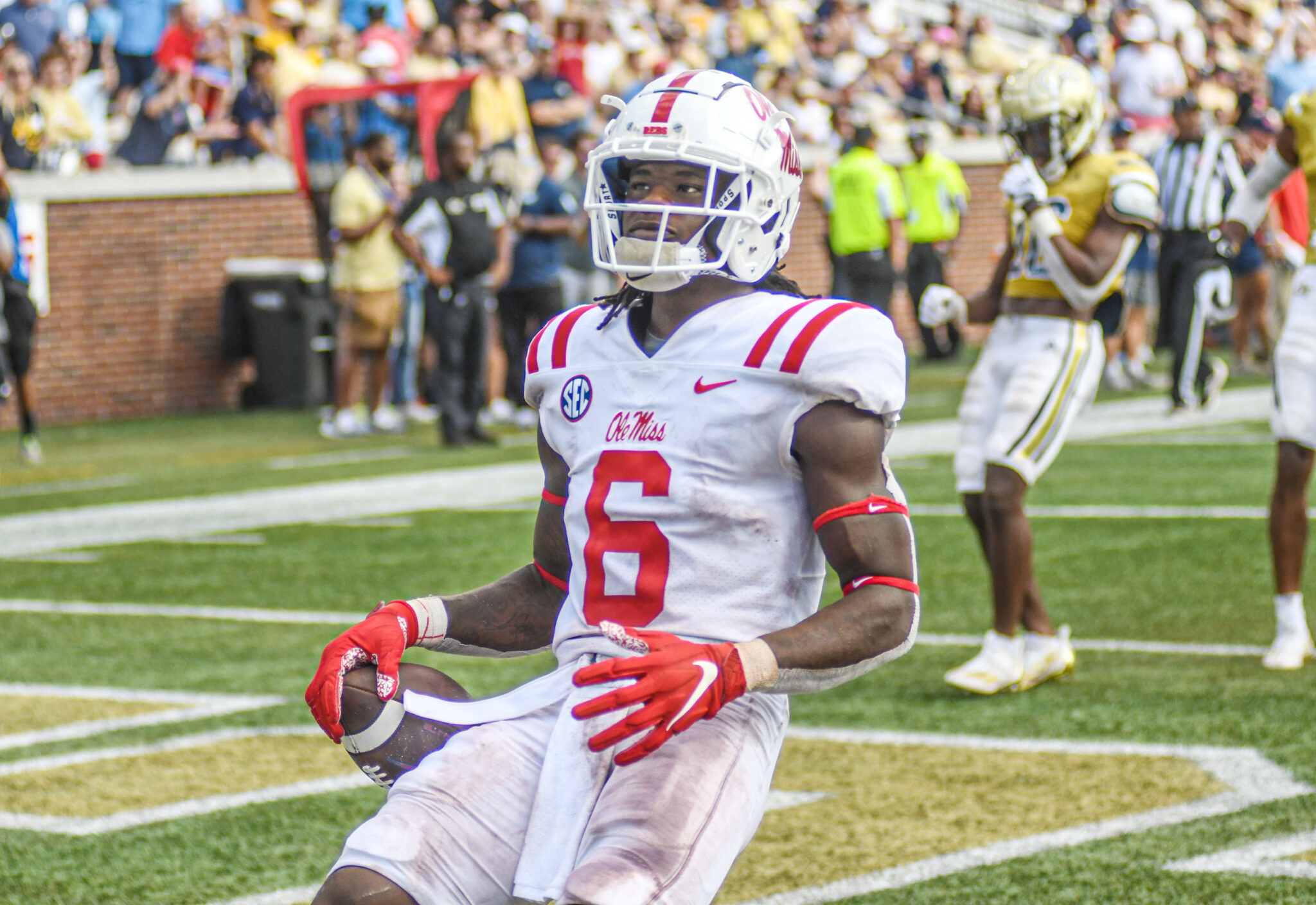 Judkins, Ole Miss RBs bulldoze Tech to send Rebels to 30