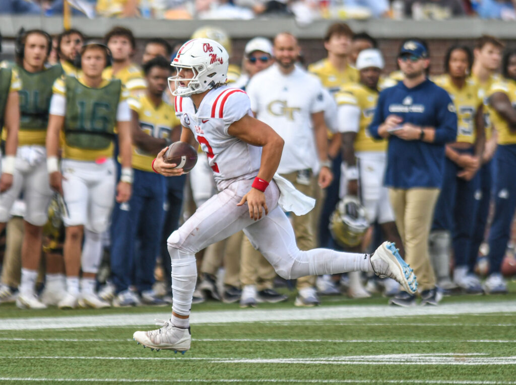 Beck throws and runs for TDs to launch new era as No. 1 Georgia rolls past  UT-Martin 48-7 – NewsNation