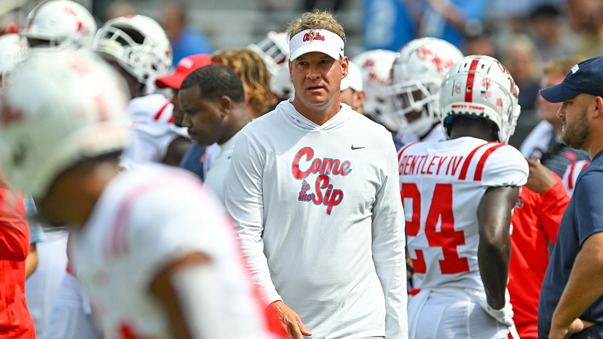 Lane Kiffin explains how Mark Stoops' Kentucky defenses compare to his ...