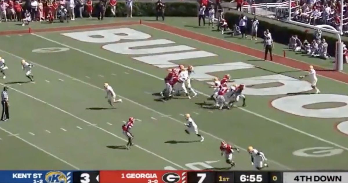 WATCH freshman Jalon Walker blocks punt for Bulldogs