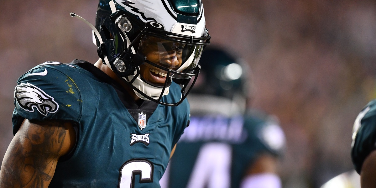 Eagles' DeVonta Smith cuts the Commanders lead with a TD catch