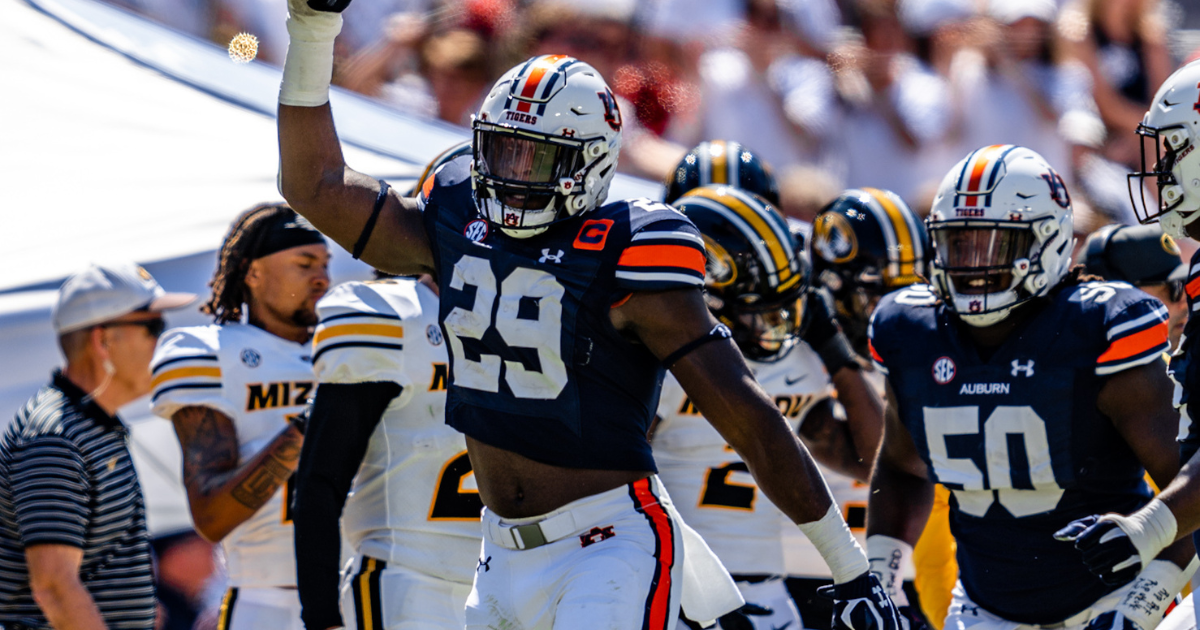 Auburn edge Derick Hall accepts Senior Bowl invitation