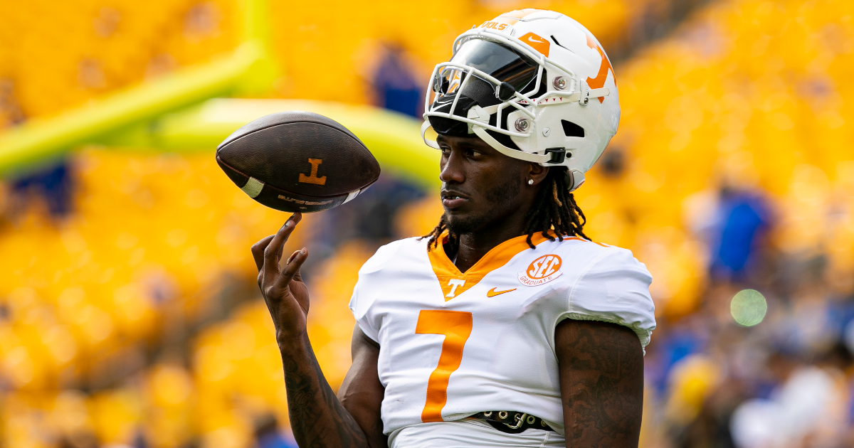 Tennessee's Hendon Hooker leaves South Carolina game with torn ACL