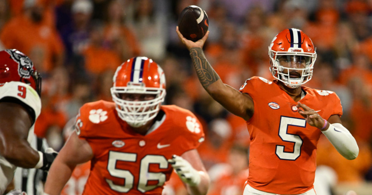 Clemson football: Chemistry on offense has been key to success