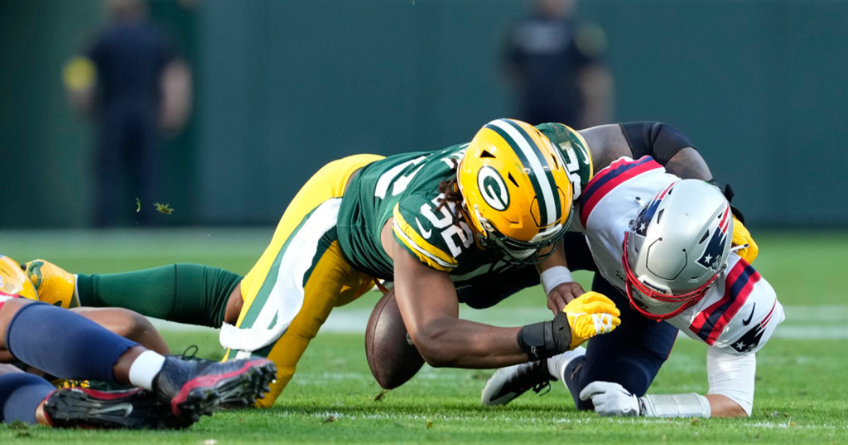 Chiefs DE Frank Clark suffers groin injury vs. Raiders in Week 18