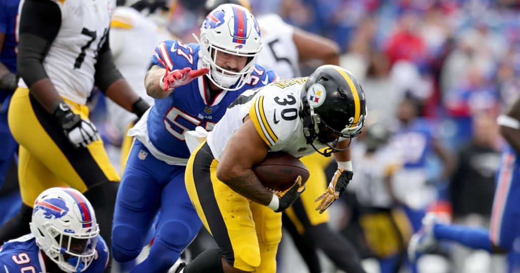 WATCH: AJ Epenesa ejected after Bills-Steelers brawl for elbowing