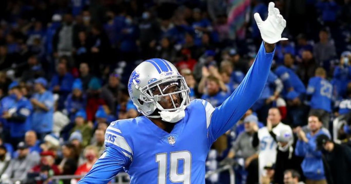 Lions defensive back Saivion Smith exits game with scary neck injury