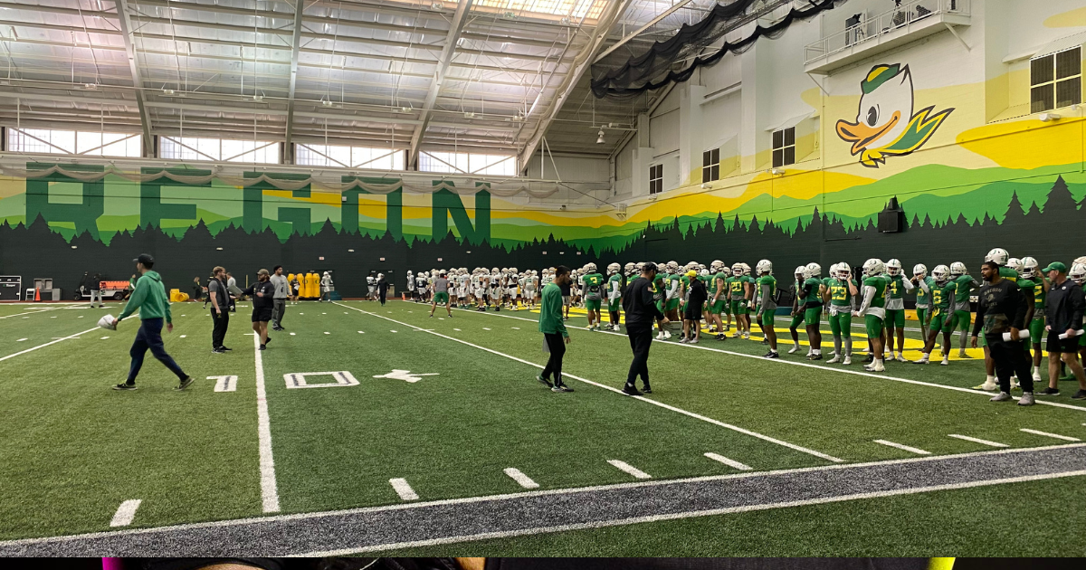 Oregon football notebook: Ducks move indoors for Wednesday practice - On3