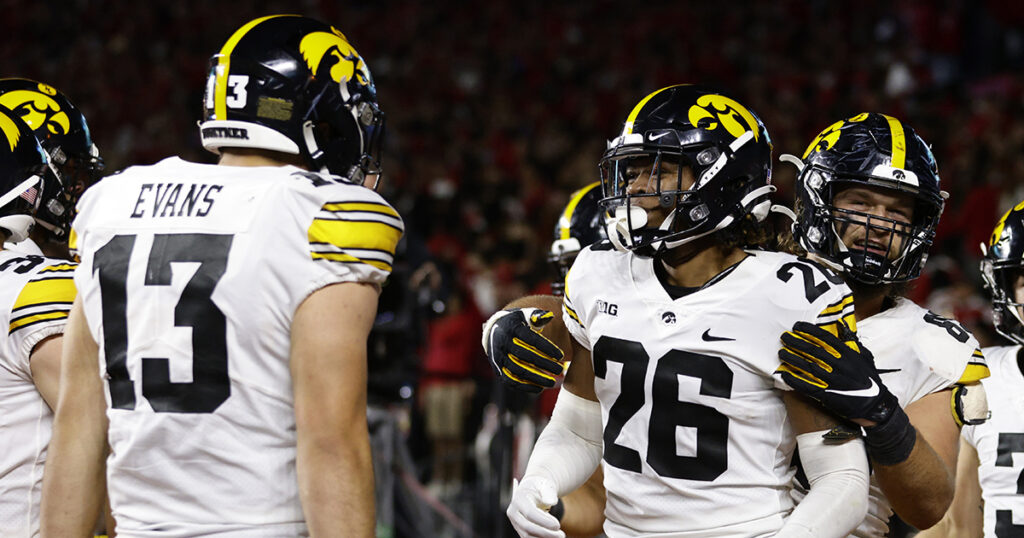 iowa-hawkeyes-defense