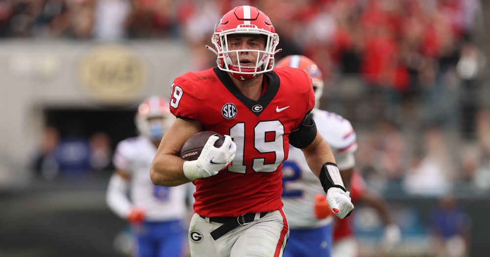 Brock Bowers gets the cold shoulder from Mackey Award