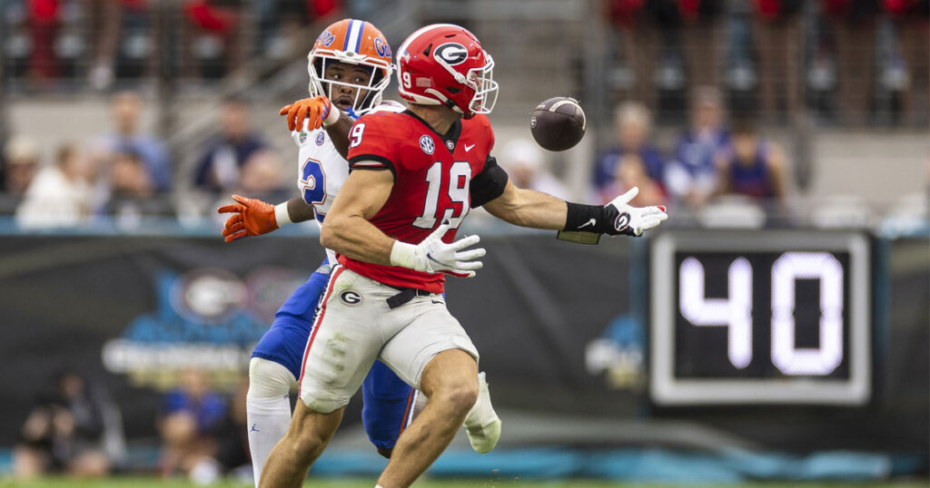 brock-bowers-tight-end-makes-crazy-catch-win-over-florida-gators-football