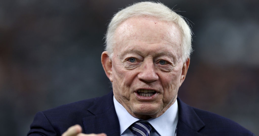 How will Dallas Cowboys, Jerry Jones honor Ezekiel Elliott