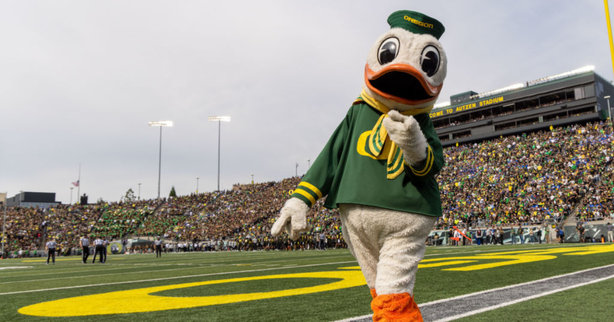 Oregon Ducks land at No. 8 in initial College Football Playoff rankings