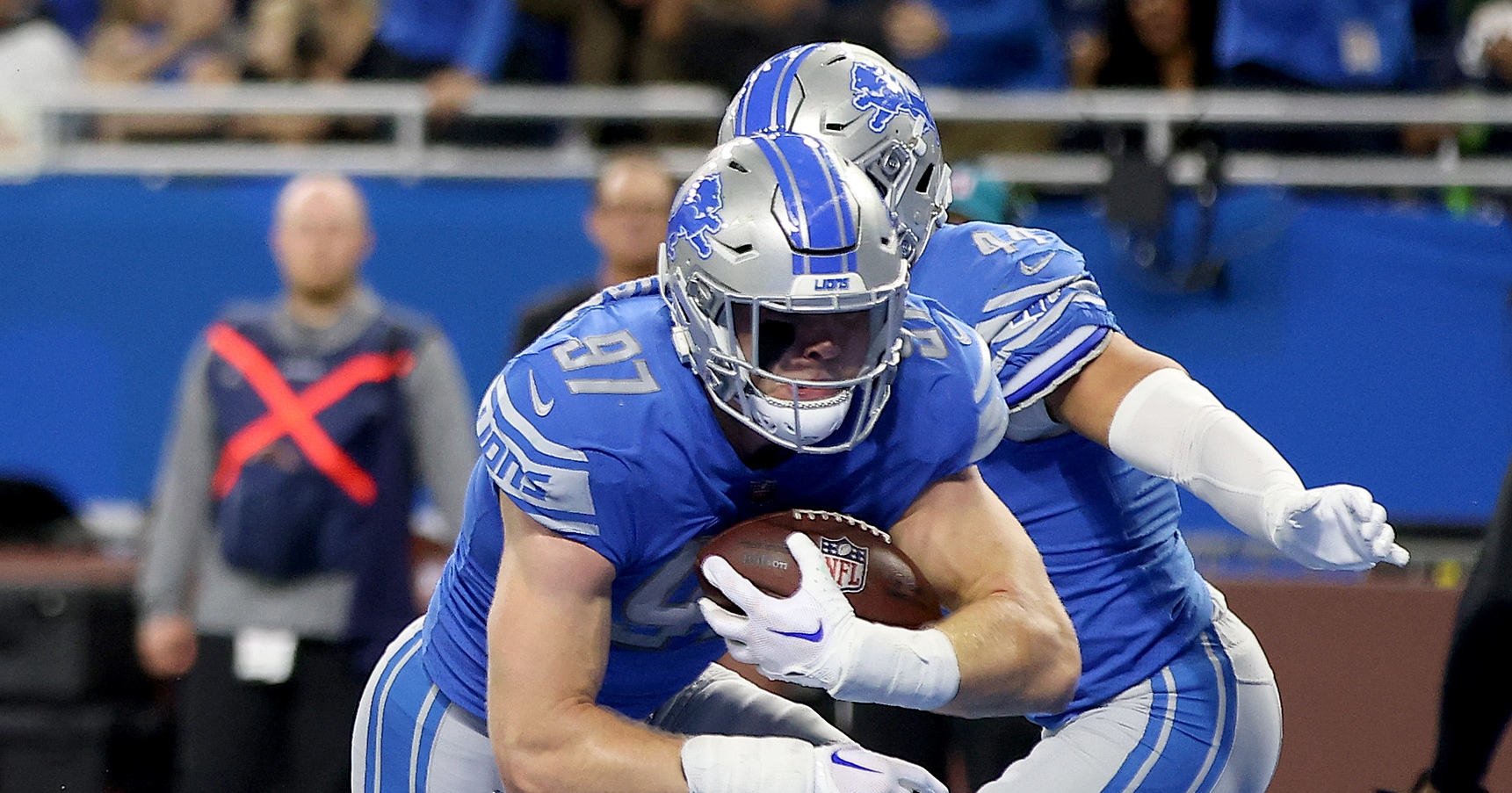 Detroit Lions DE Aidan Hutchinson records firstcareer interception