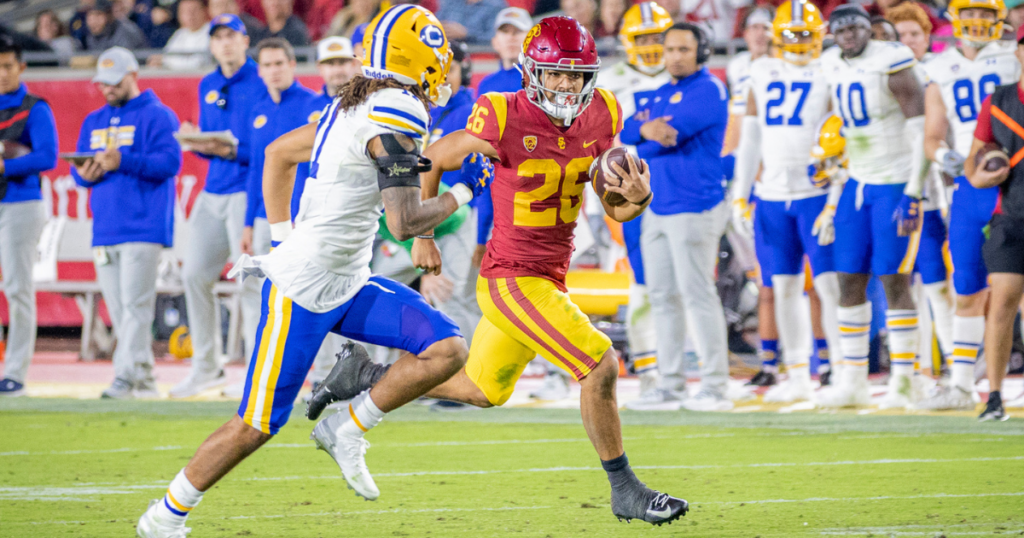 USC running back Travis Dye carries the ball during a game against the California Golden Bears