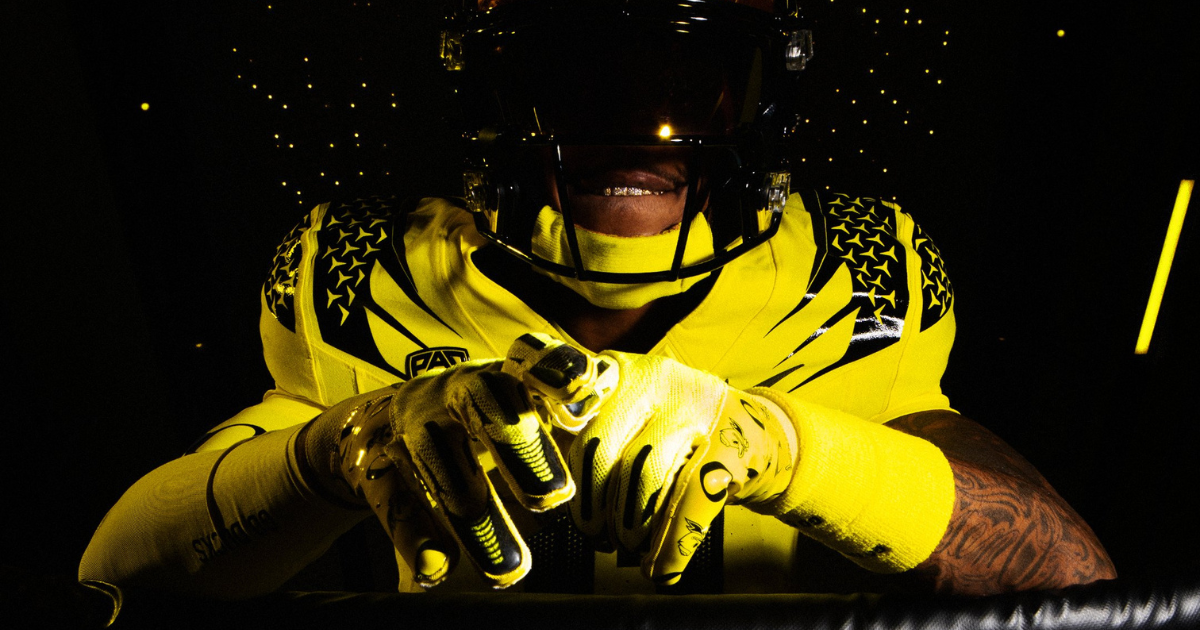 LOOK: Oregon Ducks unveil all-yellow uniforms for rivalry game vs