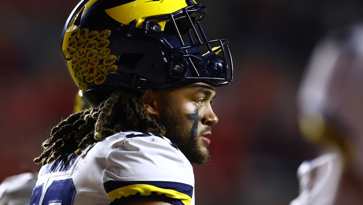 Michigan edge rusher Mike Morris injured, limps to tent in 4th quarter