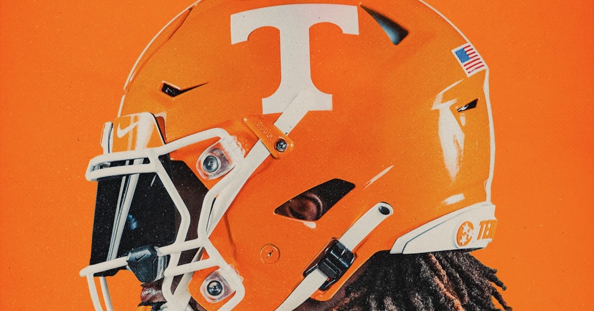 PHOTOS: Tennessee football debuts dark mode helmets versus Kentucky