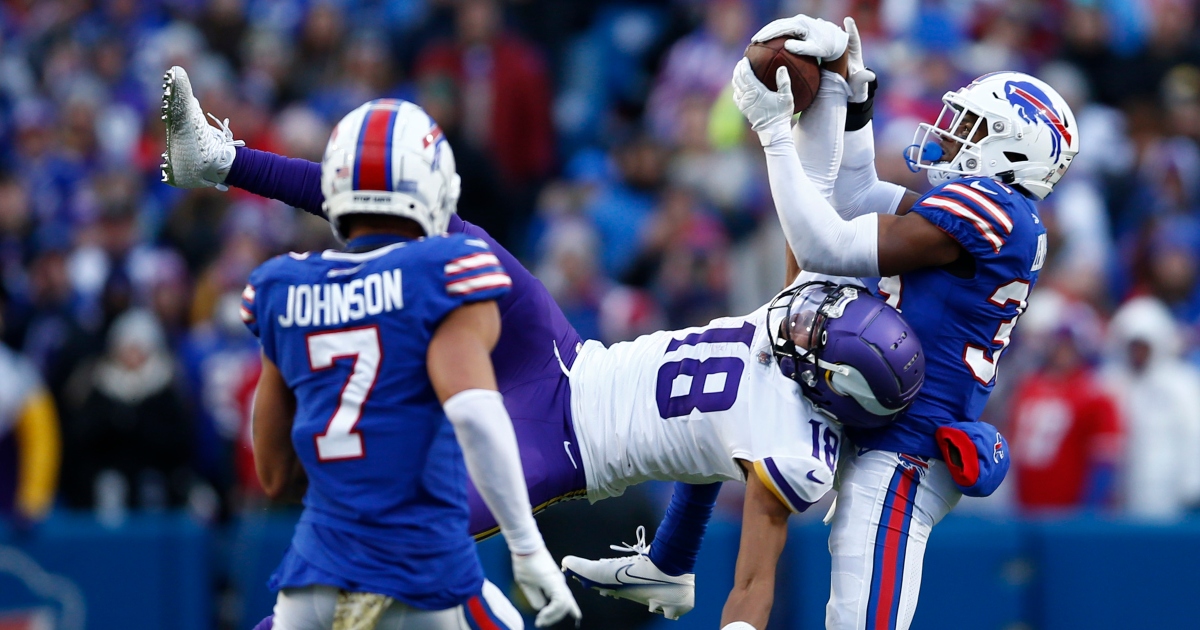 LOOK: Gloves that Justin Jefferson wore during historic catch