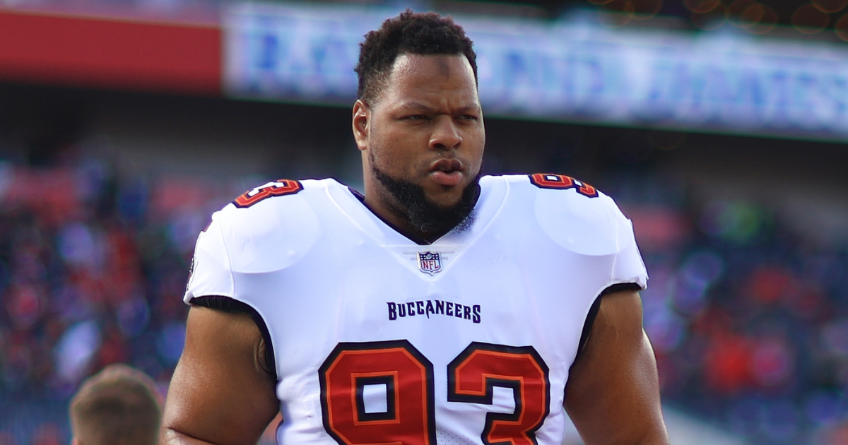 DT Ndamukong Suh makes debut with Eagles