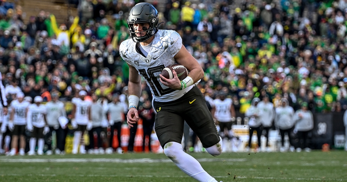 Bo Nix Exits Oregon vs. Washington Thriller With Injury Late In