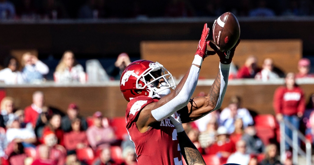 WATCH Arkansas wideout Matt Landers pulls in simultaneous catch for