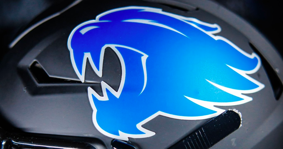 Kentucky Football debuts new black helmet vs Louisville Cardinals - A Sea  Of Blue