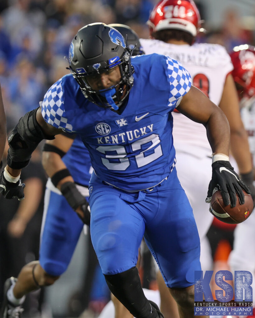 Trevin Wallace celebrates kentucky tackle vs louisville