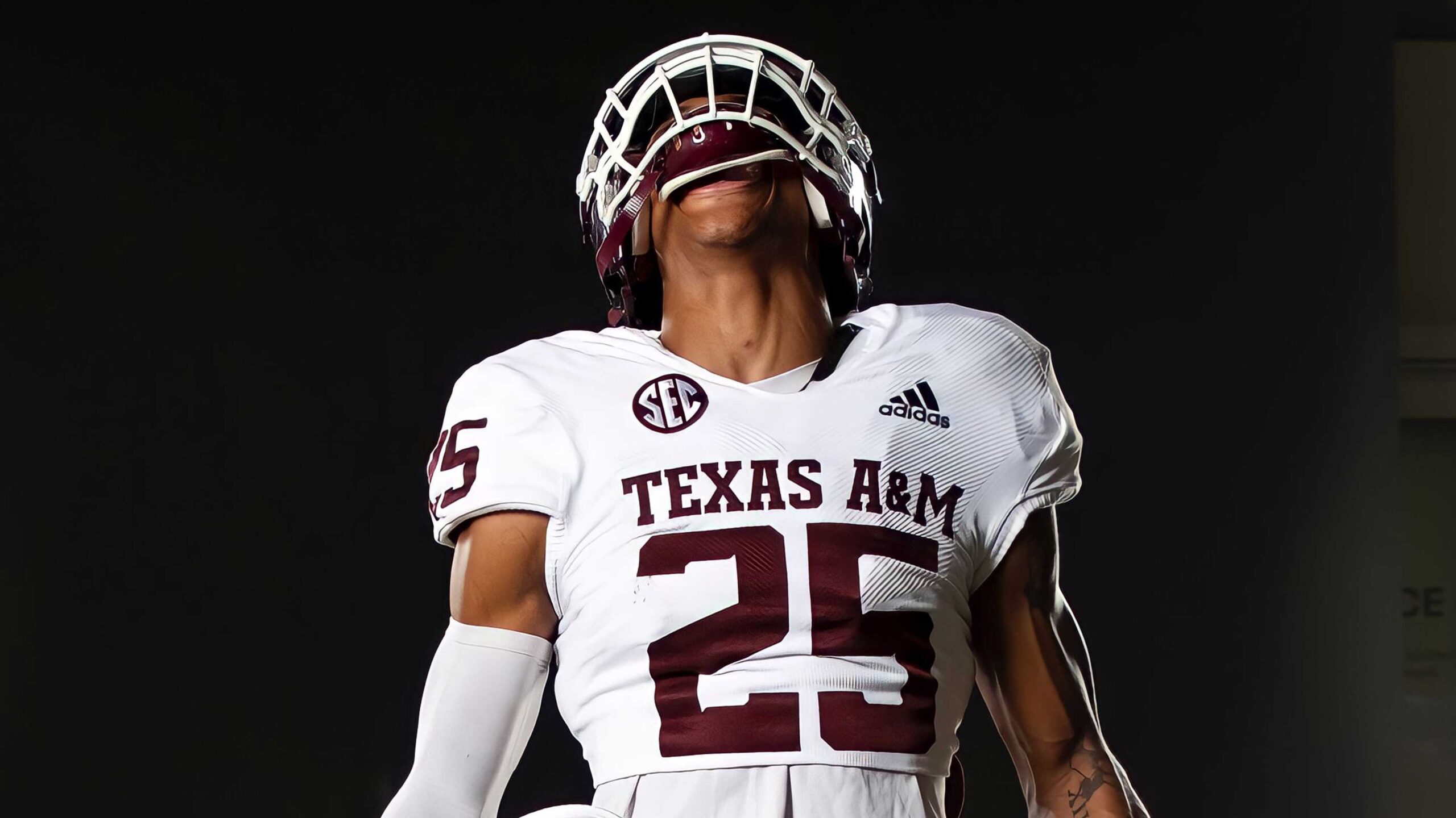 Texas A&M freshman LB Ish Harris announces he's entering the transfer