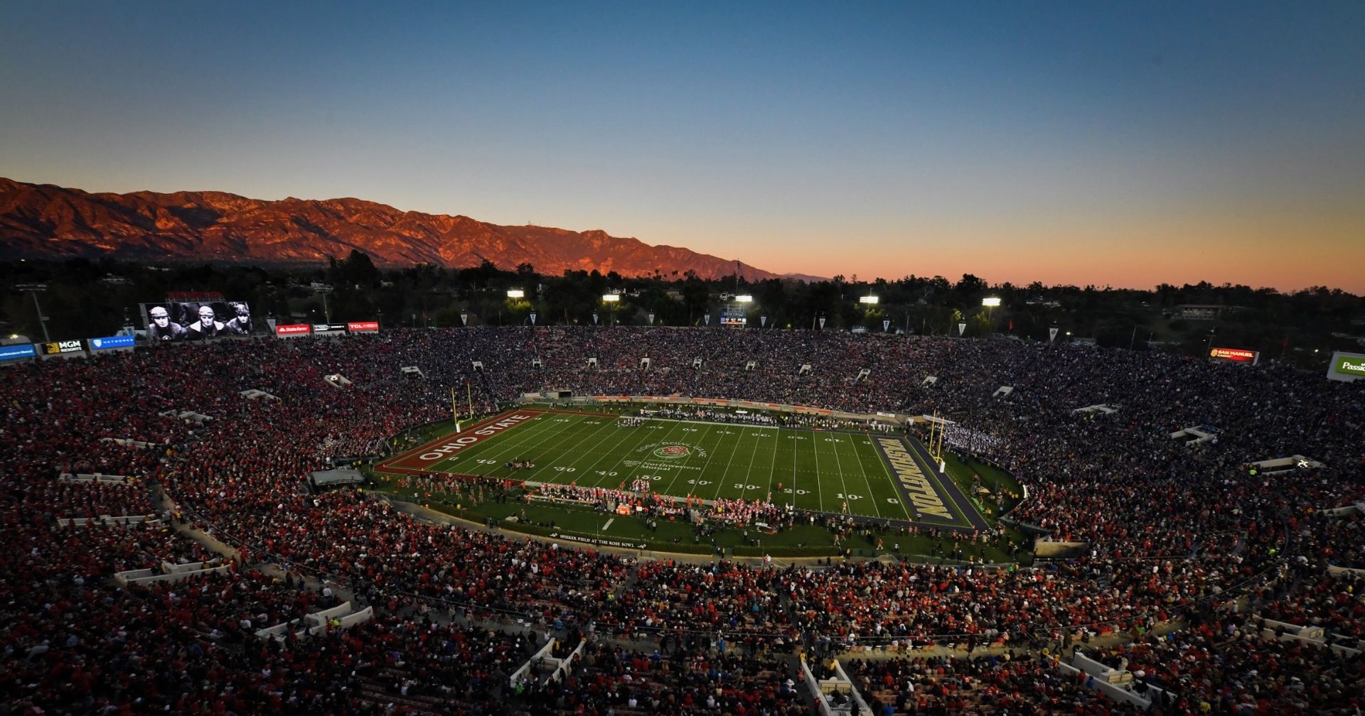 Former ESPN analyst, former South Carolina coach give Orange Bowl