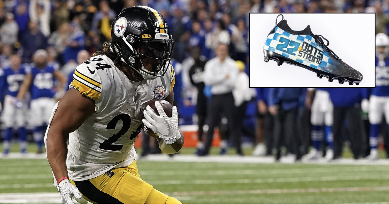 Benny Snell honors Kentucky teammate Chris Oats vs. Falcons