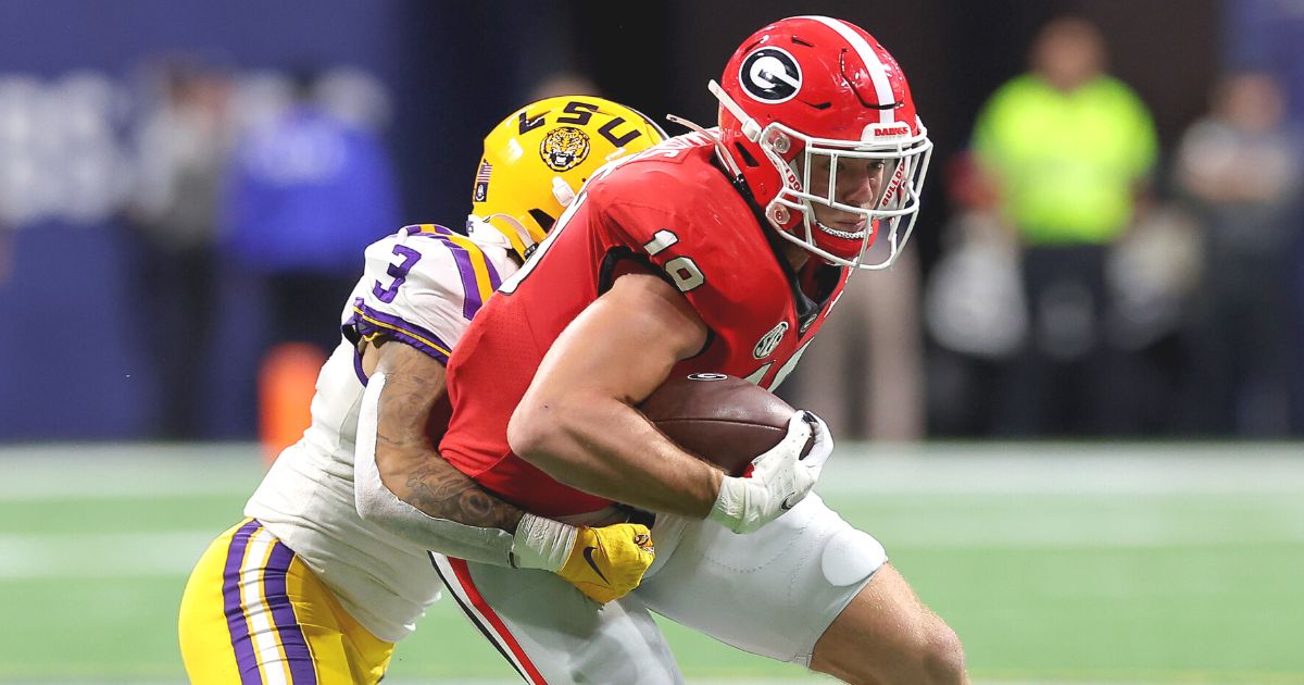 Brock Bowers put the No. 1 Dawgs on his BACK 