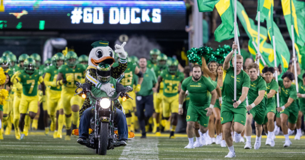 oregon-ducks-will-face-notre-dame-fighting-irish-in-holiday-bowl