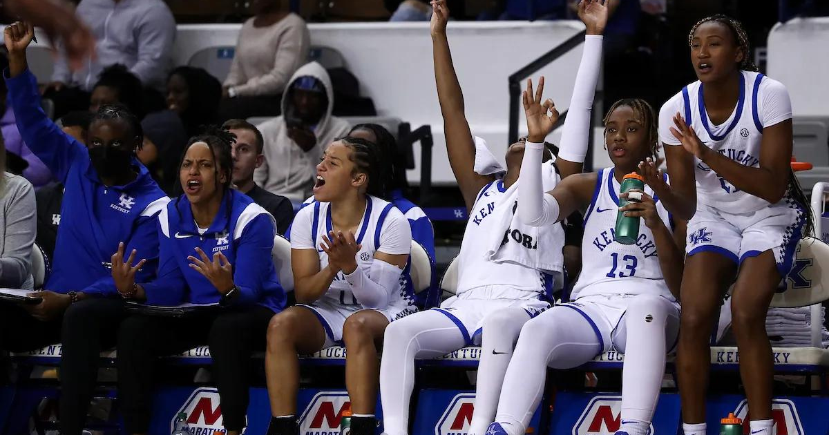 Kentucky WBB takes down Minnesota 80-74 in first true road game