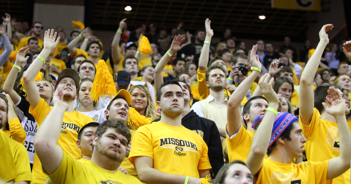 Missouri trolls Kansas with crowd towels ahead of Border War - On3