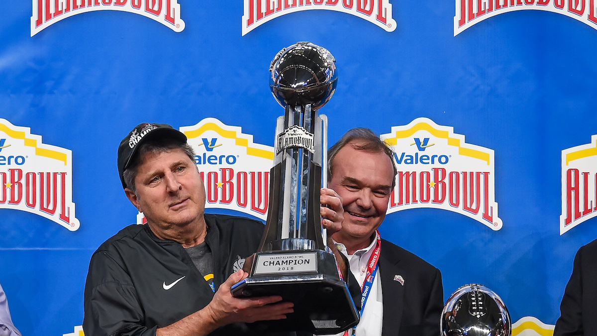 LOOK: Florida honoring Mike Leach with helmet decal for Las Vegas bowl  matchup - On3