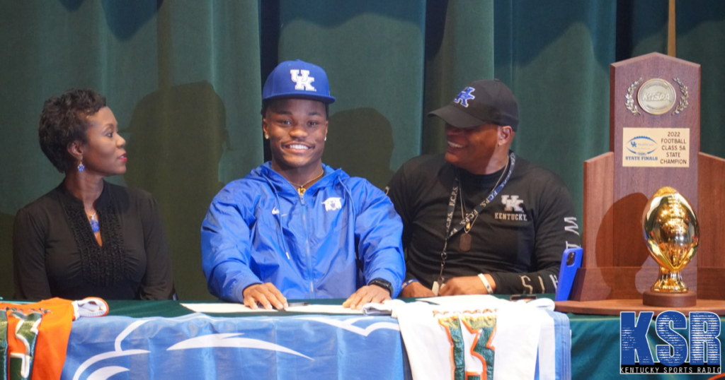 Ty Bryant signs his national letter of intent with Kentucky football
