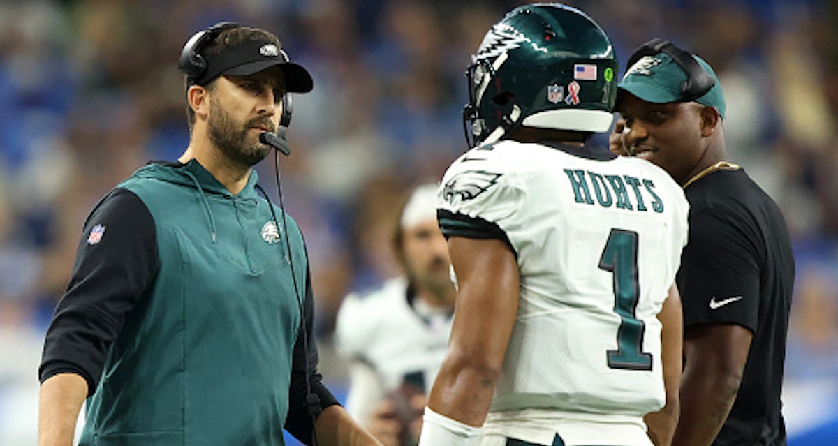 Eagles QB Jalen Hurts has right shoulder sprain, status in doubt