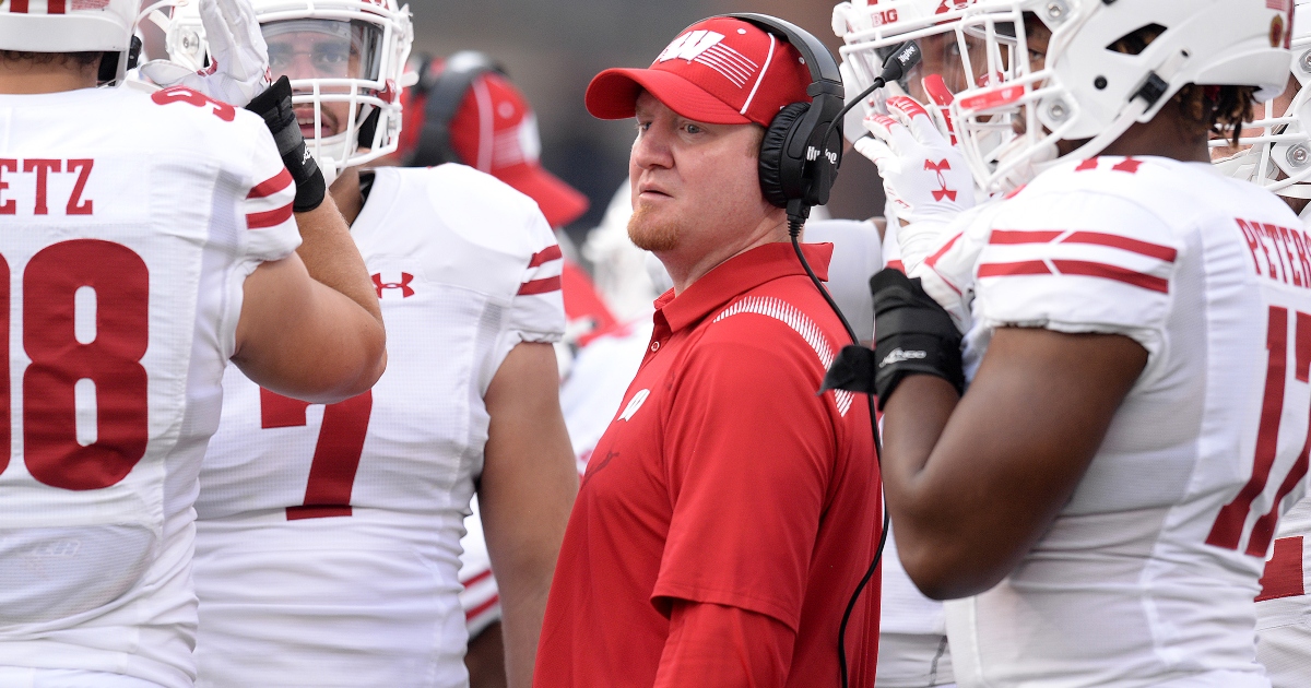 Report: Wisconsin LB coach Bobby April set to become defensive coordinator for Pac-12 school