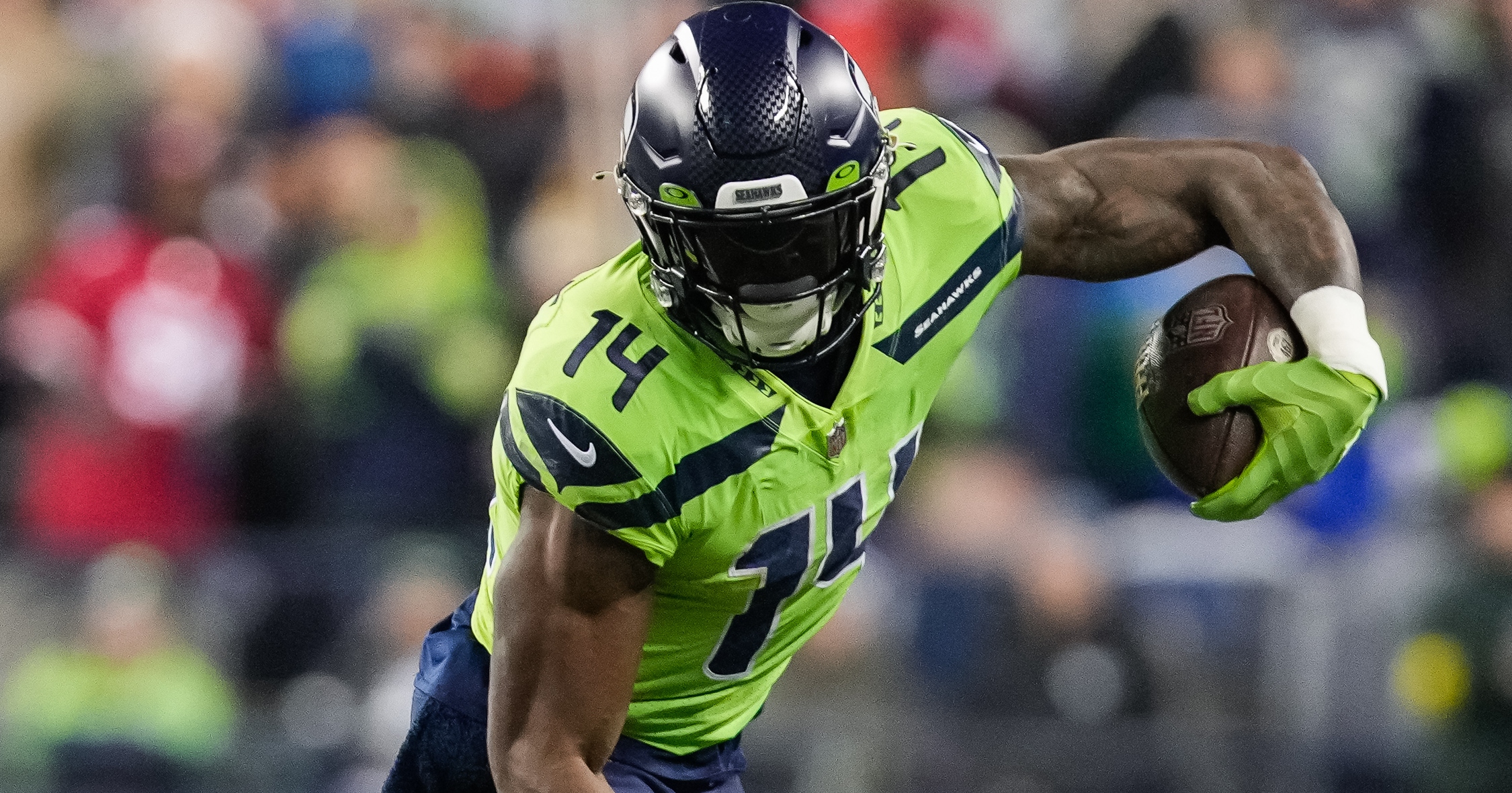 D.K. Metcalf, Seahawks receivers 'warm up' shirtless at frigid Arrowhead  Stadium