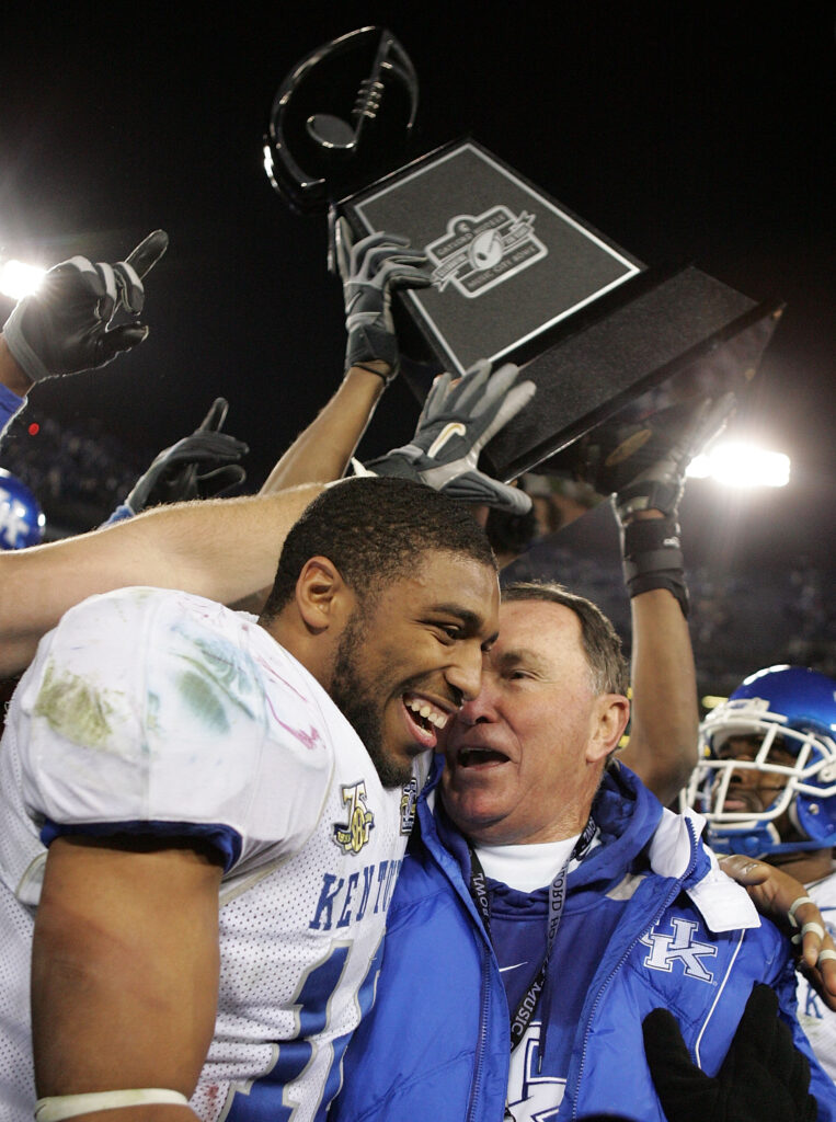 Rich Brooks Wesley Woodyard Kentucky football Music City Bowl win