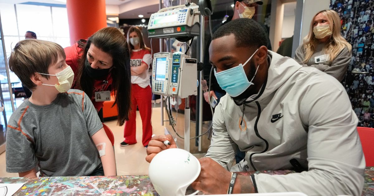 Children's Hospital receives surprise visit from Ghost Pirate mascot, The  Georgia Vibe