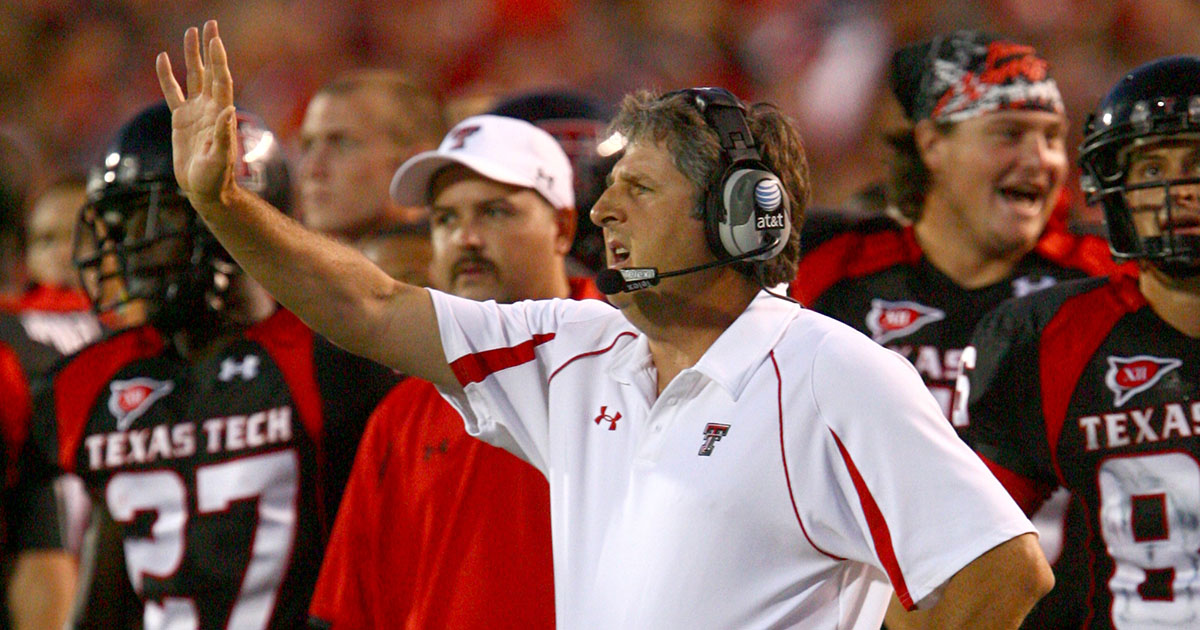 WATCH: Texas Tech Takes Penalty To Pay Tribute To Mike Leach - On3