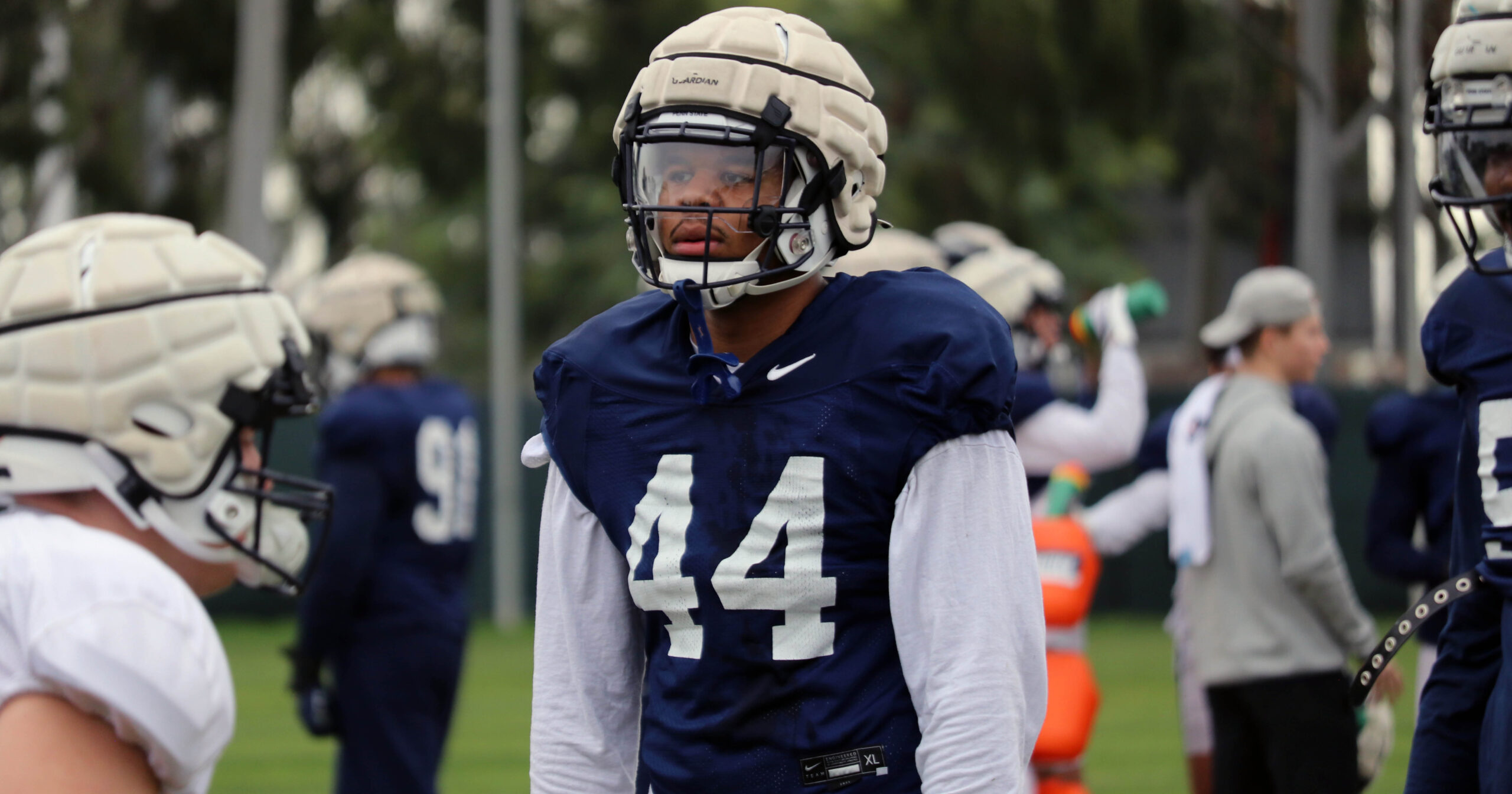 Defensive end Chop Robinson