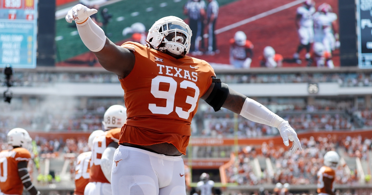 Texas defensive lineman T'Vondre Sweat announces decision to return to ...